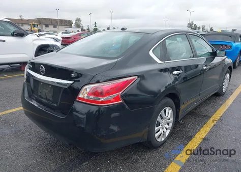 2015 Nissan Altima 2.5 S z USA, uszkodzony, nr VIN 1N4AL3AP1FN864369